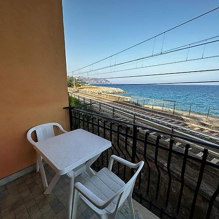La Via Sul Mare Apartment Bordighera Bagian luar foto